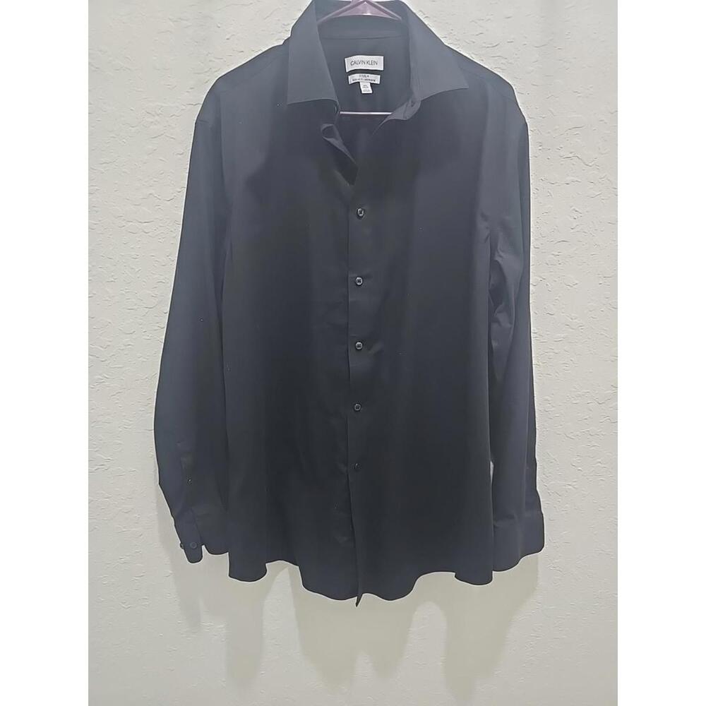 Calvin Klein Men's Steel+ Regular Fit Herringbone Button Shirt Black Size L‎